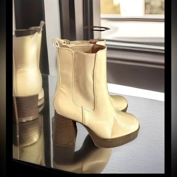 Circus NY by Sam Edelman Women's Stace Chelsea Boot Glossy Vanilla Cream Gold C
